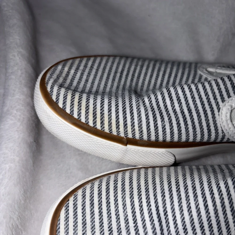 Tommy Bahama Slip-On Sneakers Women's Size 8 Sailor White‎ Stripe Casual Coastal